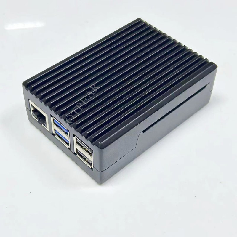 Custodia in metallo con custod - Pi 5 Case recensione e prezzo